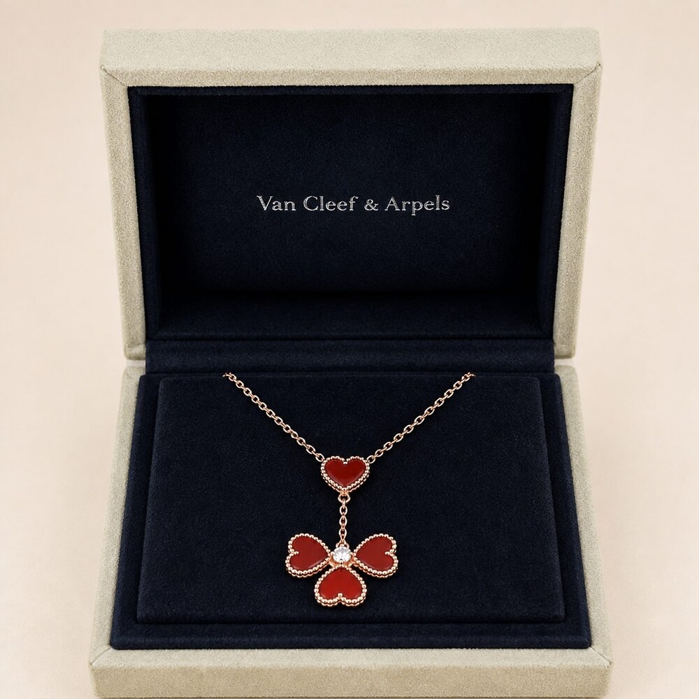 Van Cleef & Arpels Elegant Signature Necklace Style 4 | New with Box - Picture 5 of 9